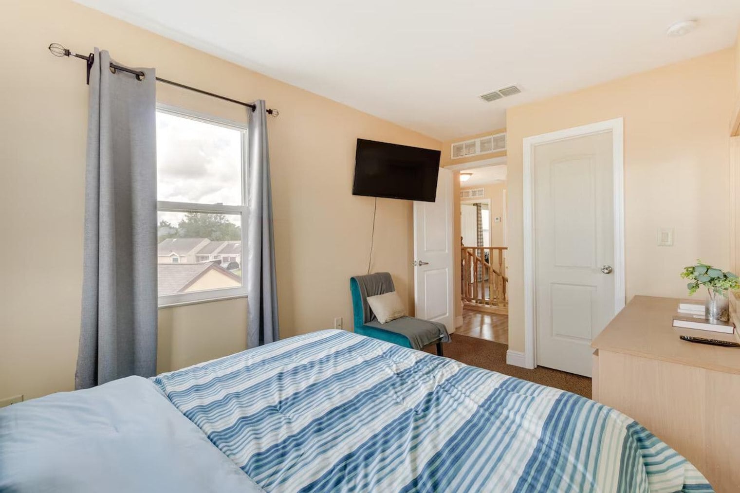 Building Photo - 7232 Lazy Hill Dr