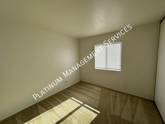 Building Photo - 1611 Kings Rd