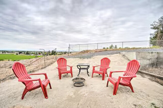 Building Photo - 5 Bed 3 Bath House! For Rent!!!