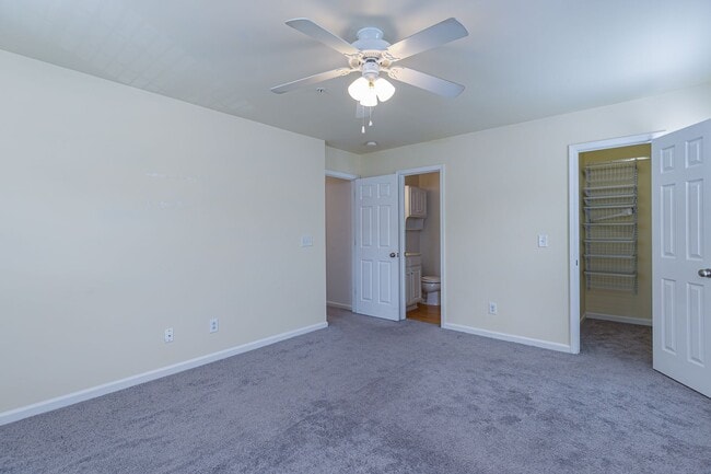 Building Photo - Cozy Greensboro 2 Bedroom 2 Bathroom Condo