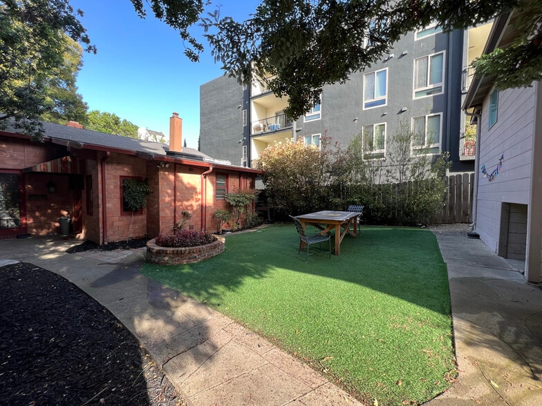 Building Photo - 2530 College Ave