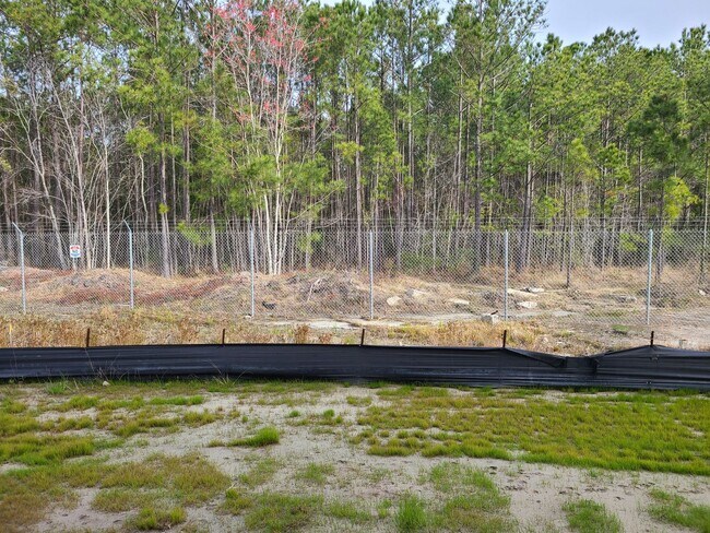 Building Photo - Beautiful end unit - 2 bedroom 2.5 bath townhome - Holly Ridge