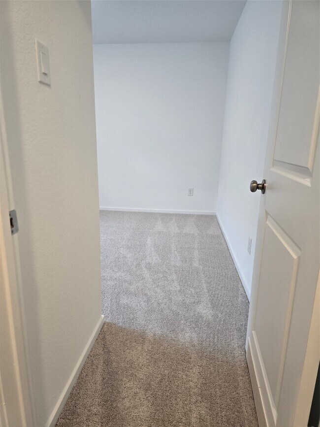 Building Photo - 25561 Blossom Ct