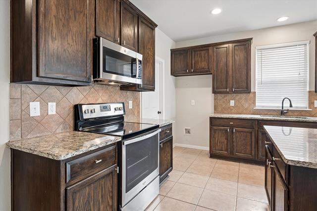 Building Photo - 11589 Snyder Dr