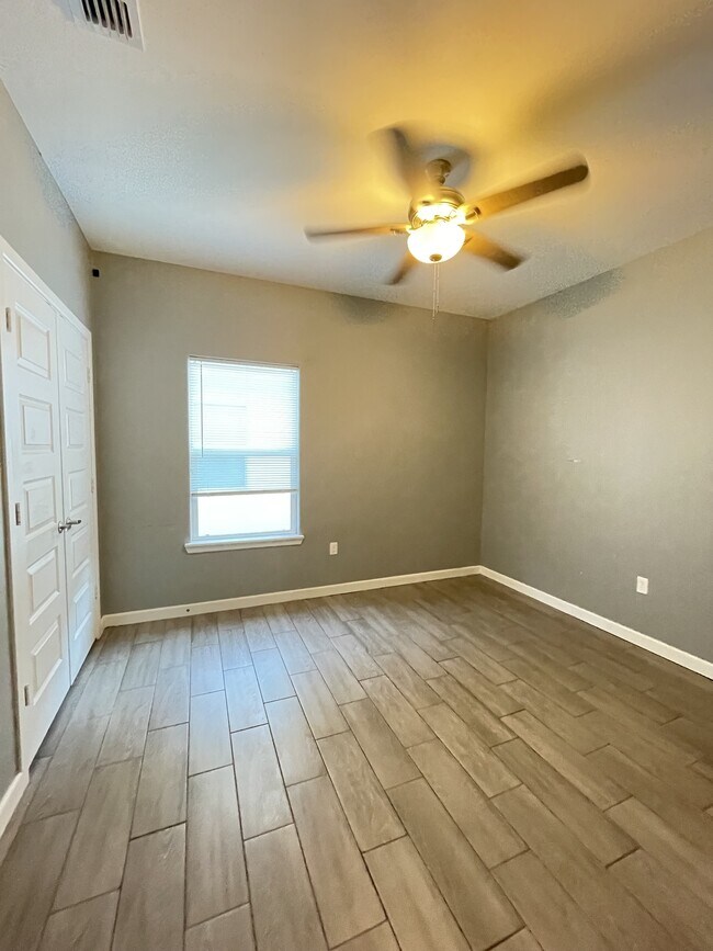 Building Photo - 3416 Sahara Dr