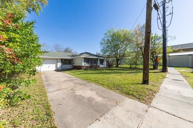 Building Photo - 4710 Glenmont St