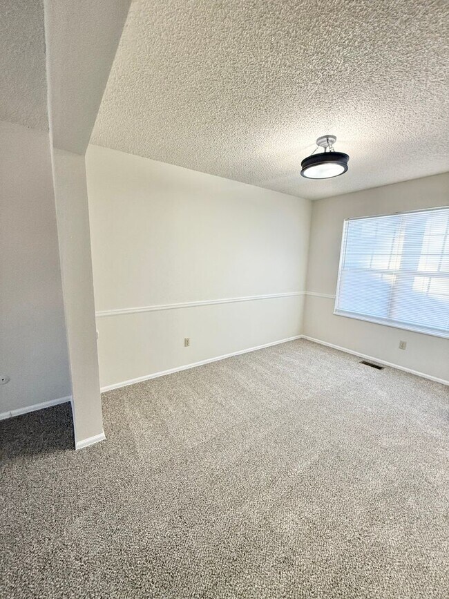 Building Photo - Beautiful Home on Picket for Rent!