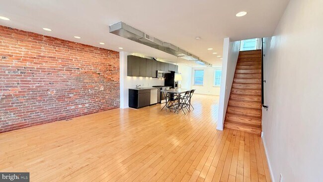 Building Photo - 136 N 3rd St