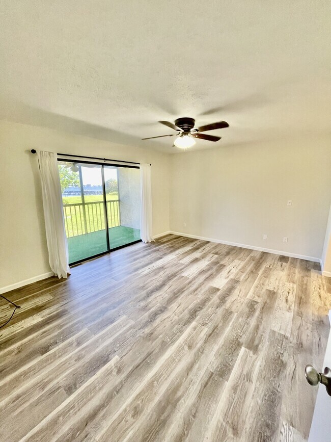 Building Photo - 12498 Riverside Dr