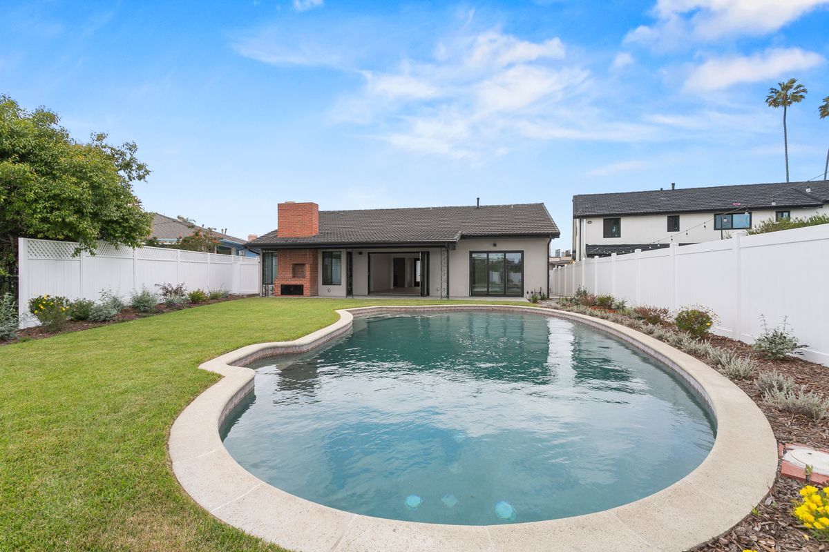 Building Photo - 4444 Don Felipe Dr