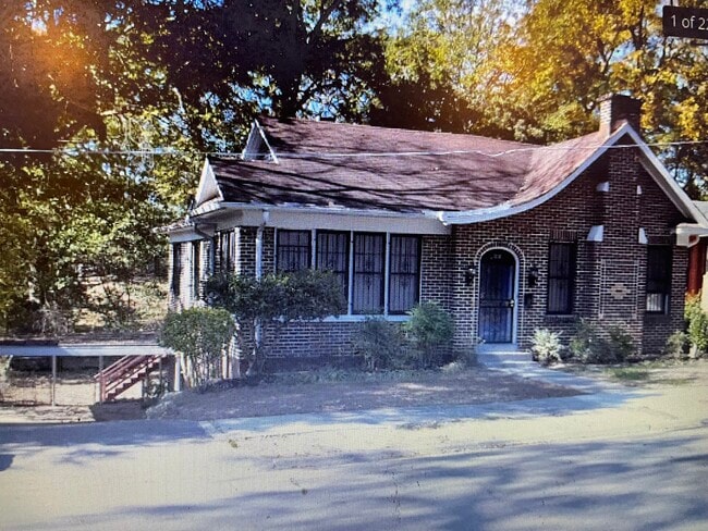 Building Photo - 2307 28th Ave