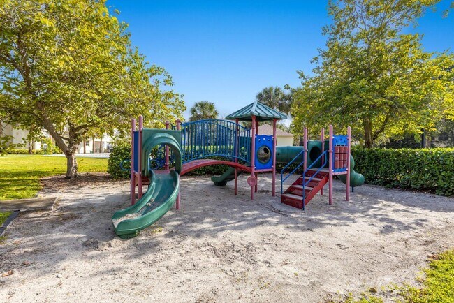 Building Photo - 559 SE Prescott Pl