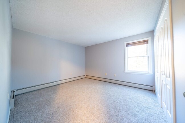 Building Photo - 2 Maple Ridge Dr