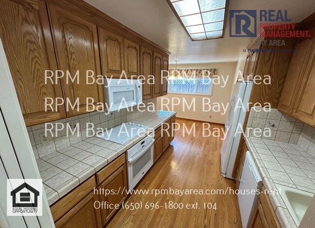 Building Photo - Spacious and Classic Home in Sunnyvale 3BD...