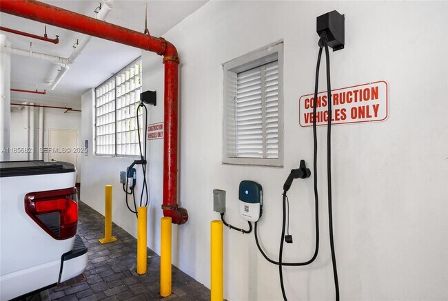 Building Photo - 3030 NE 188th St