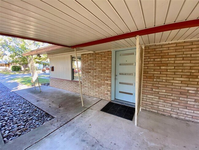 Building Photo - 1009 Alegria Rd