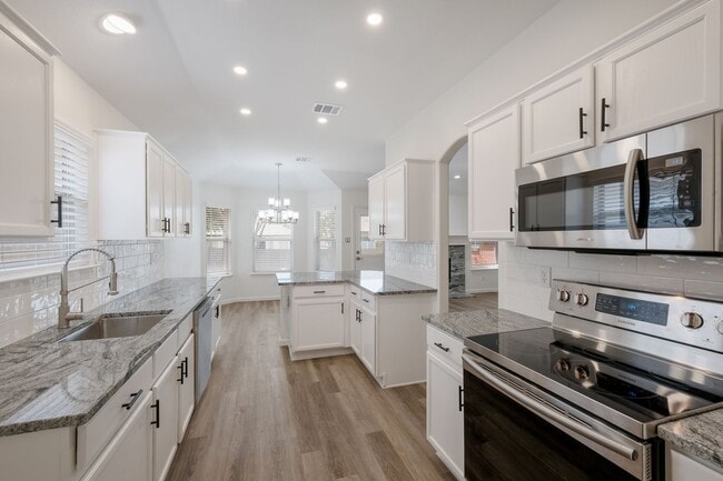 Building Photo - Updated 3-Bedroom Home with Spacious Backyard