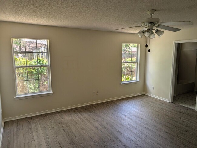 Building Photo - NO HOA!! Minutes from Hulbert and Eglin.  ...