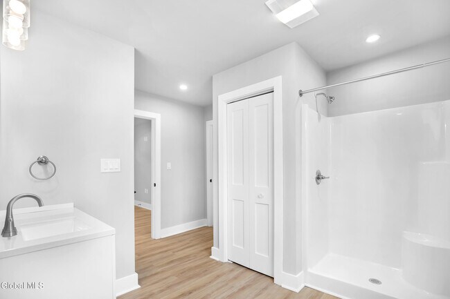 Building Photo - 103 E High St