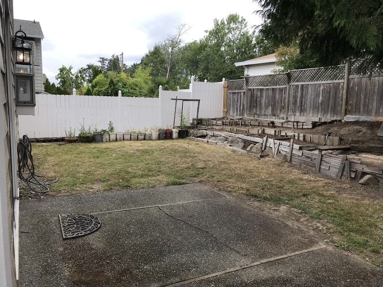 Building Photo - 648 S 32nd Pl