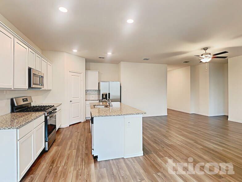 Building Photo - 2401 Lalun Lane