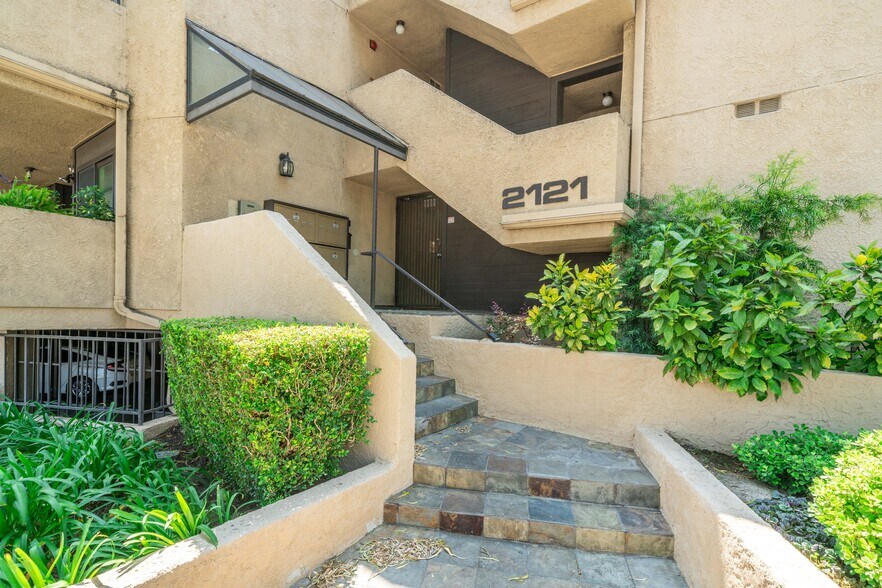 Building Photo - 2121 Scott Rd