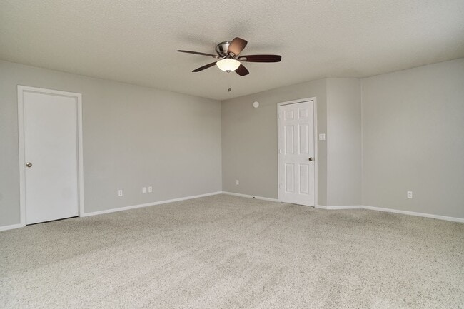 Building Photo - 3 BD/2.5 BA in Fishers!