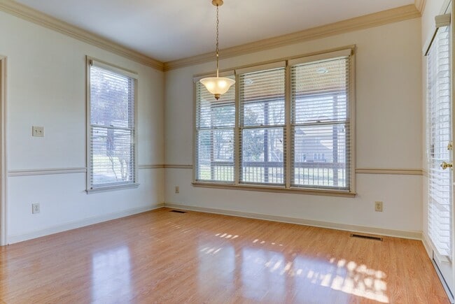 Building Photo - Farragut 37934 - 4 bedroom, 2.5 bath home ...