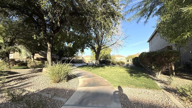 Building Photo - 10631 Streamside Ave