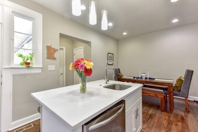 Building Photo - 1343 Kennedy St NW