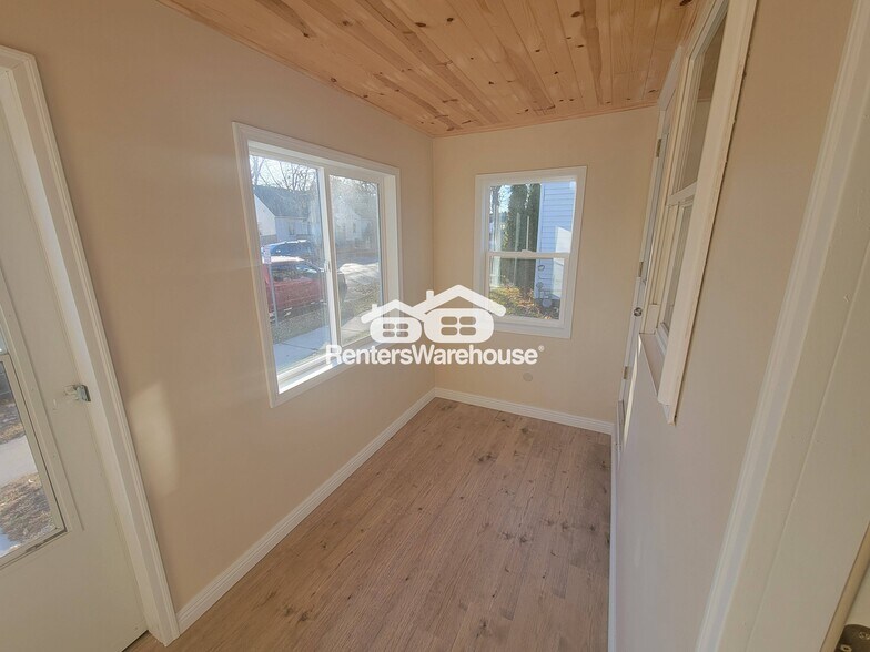 Building Photo - 244 E Fremont St