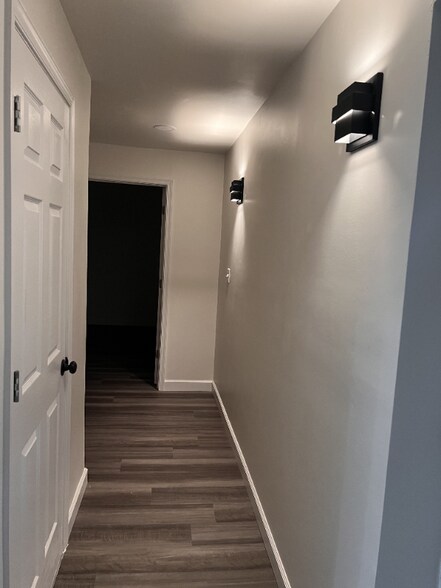 Building Photo - 353 Daleview Dr