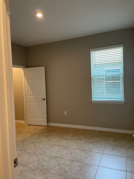 Building Photo - 7214 SW 57th St