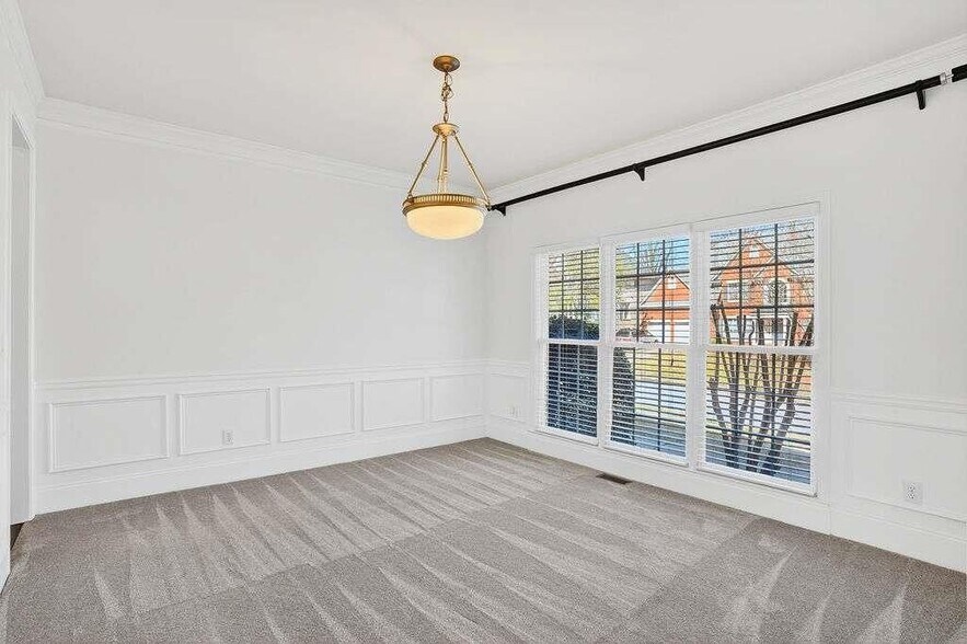 Building Photo - 1200 Cresthaven Ln NW