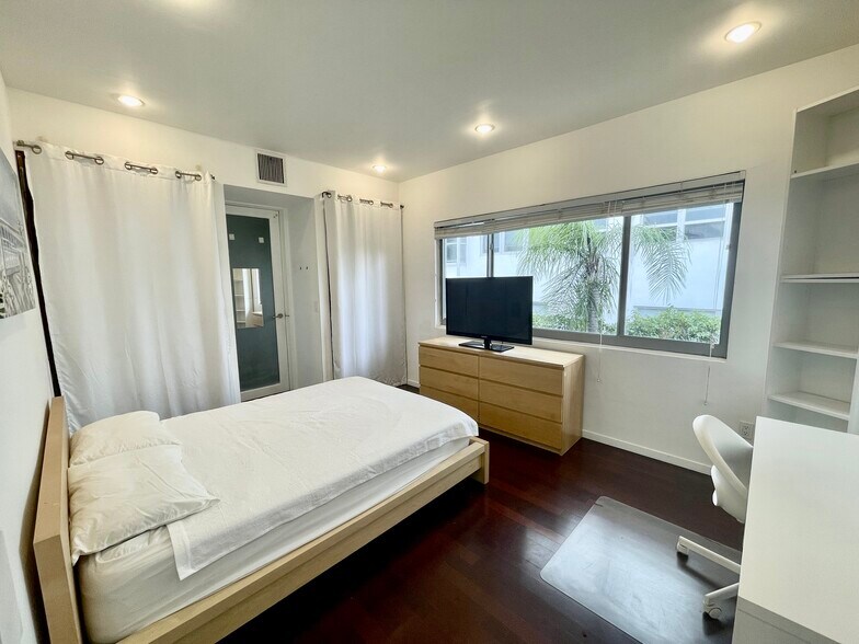 Building Photo - 1840 James Ave