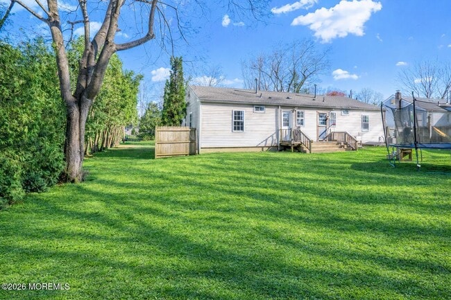 Building Photo - 28 Oak Ln