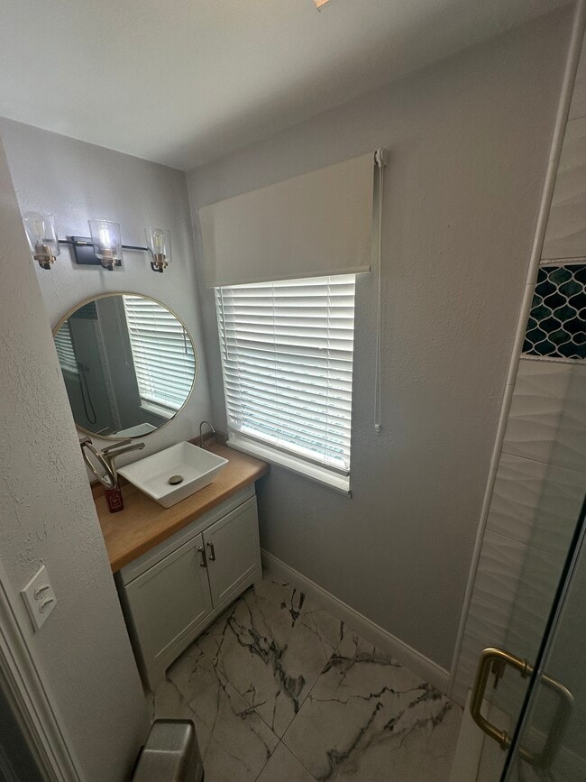 Building Photo - 3114 Dupont St S