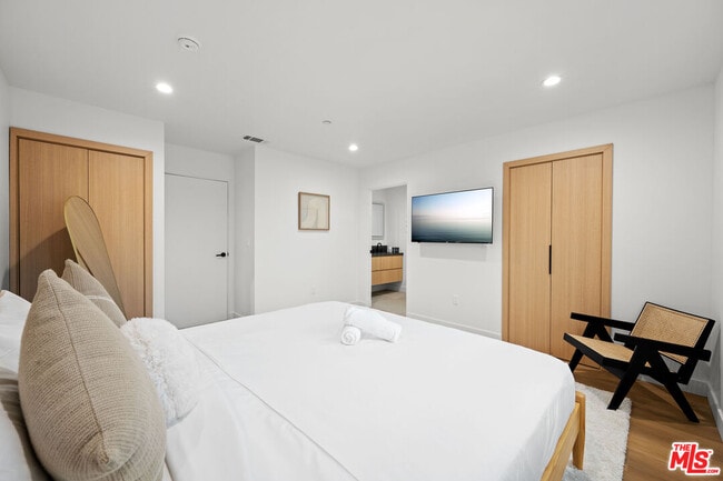 Building Photo - 839 N McCadden Pl