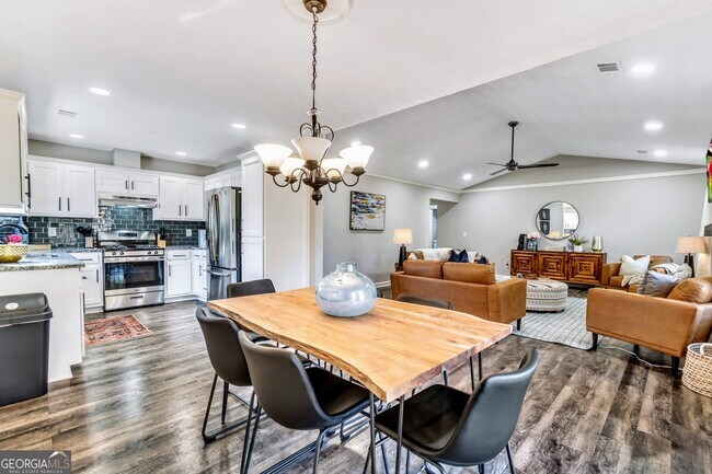 Building Photo - 10960 Morning Dove Dr