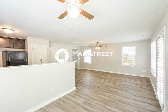 Building Photo - 3 Bedroom Pet-Friendly Home in Nashville, TN with Main Street Renewal