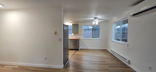 Building Photo - Updated 2 bedroom with a bonus room