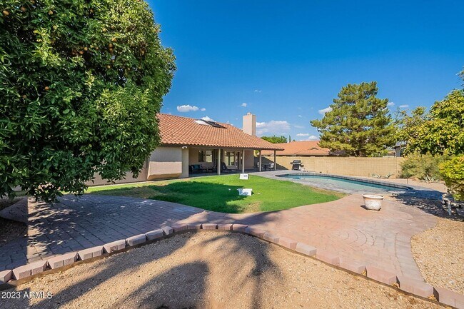 Building Photo - Beautiful full furnished home in desirable North Scottsdale