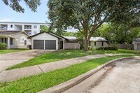 Building Photo - 5422 Lincrest Ln