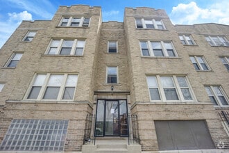 Building Photo - 2747 N Kilbourn Ave