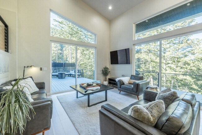 Building Photo - 255 Matterhorn Dr