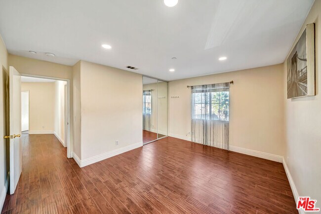 Building Photo - 12440 La Cresta Way