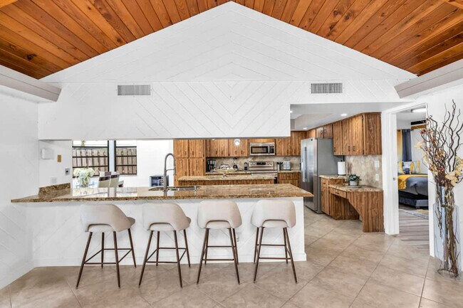 Building Photo - 1006 SE 6th St