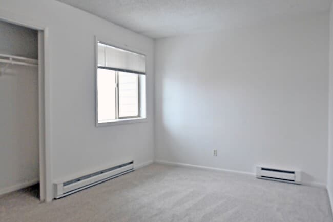 Building Photo - 2 bed 1 Bath townhouse