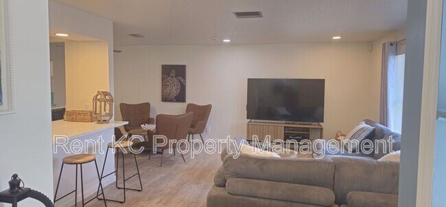 Building Photo - 589 Coconut St