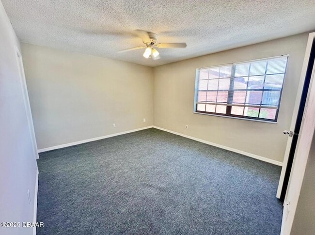 Building Photo - 2250 S Palmetto Ave